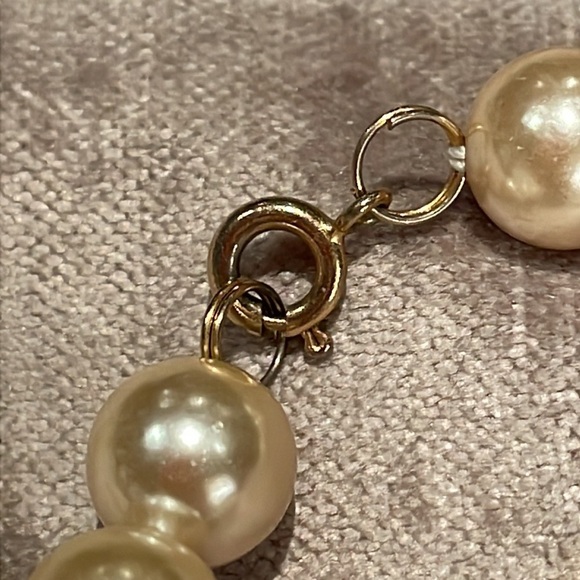 Single Strand Faux Pearls 18” - Picture 4 of 7